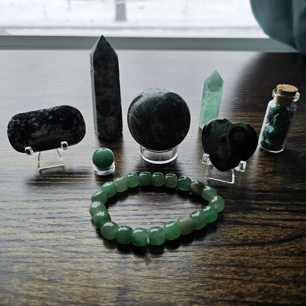8 Pc Green Crystal Collection Bundle - Picture 2 of 8